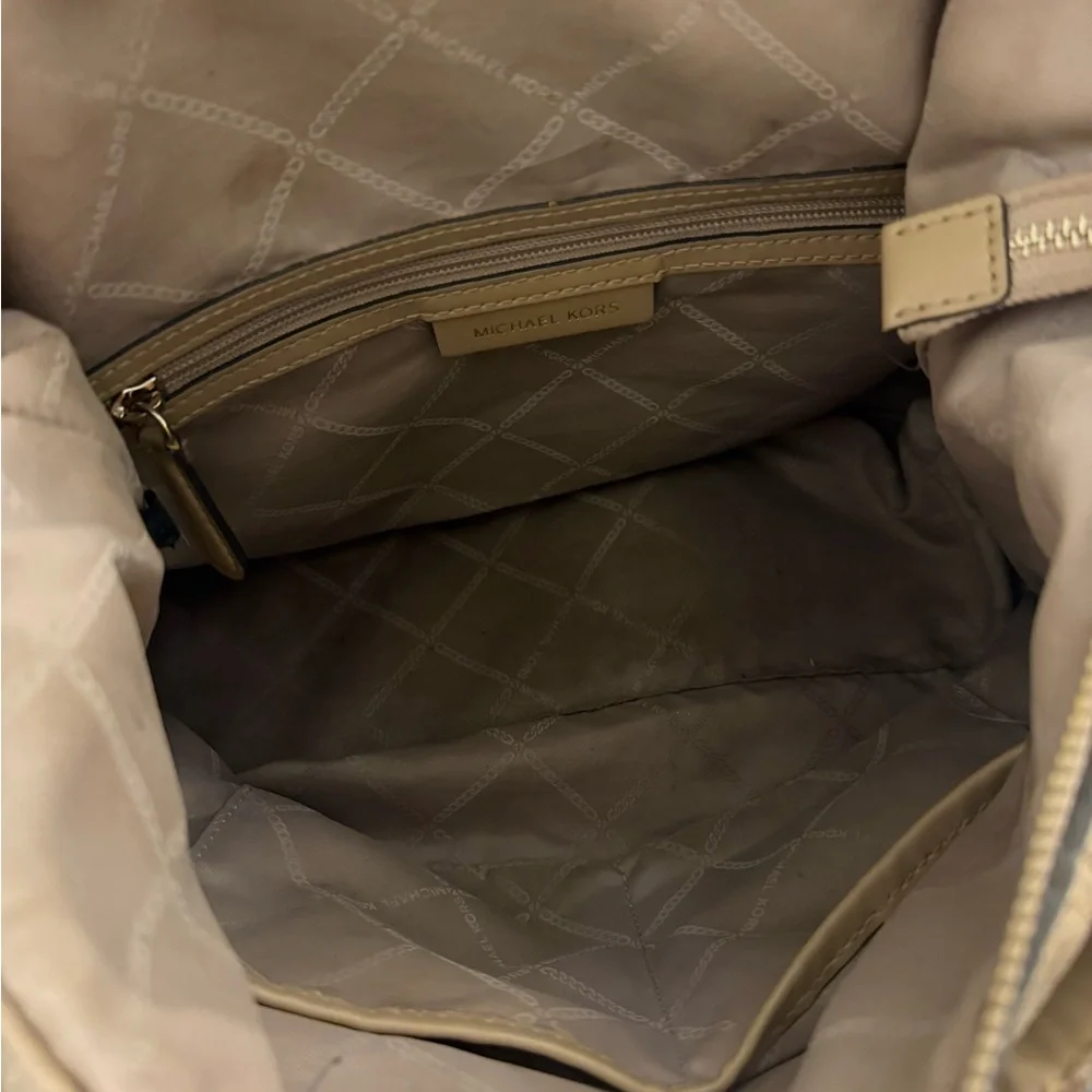 Michael Kors Tan Pebbled Leather Shoulder Bag with Gold Hardware - Picture 3 of 3